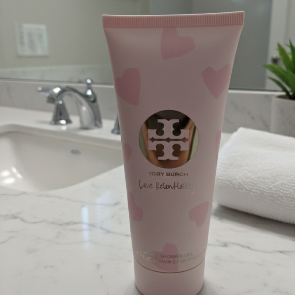 Tory Burch Love Relentlessly Shower Gel